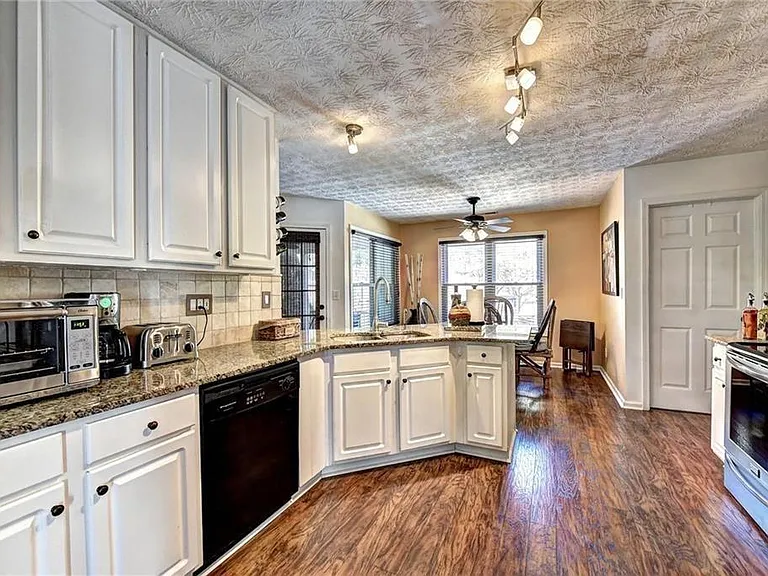 3940 Piper Glen Dr — Photo 15