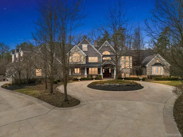 71227 Cedar Bend Ln, Romeo, MI 48065