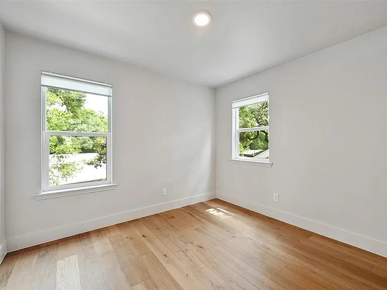 1305 Kenwood Ave — Photo 22