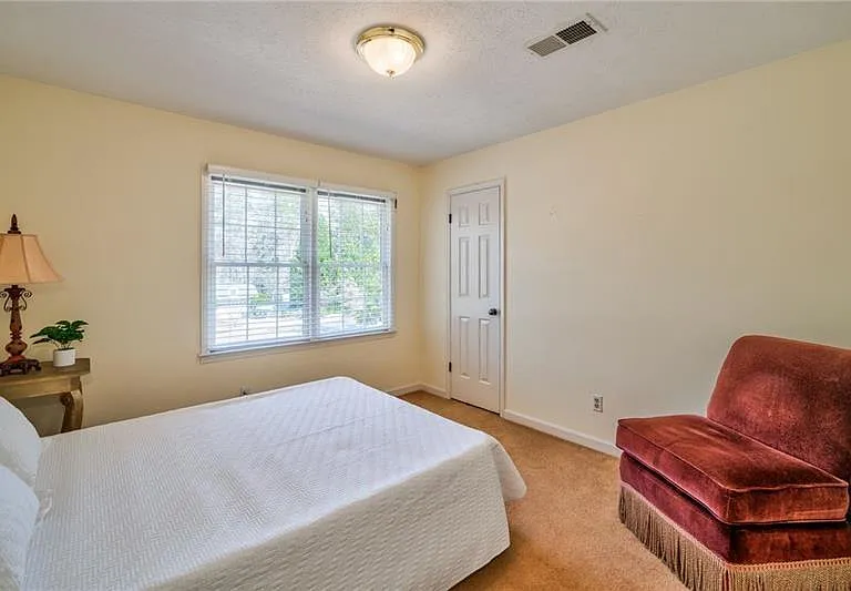 4010 Mansion Dr — Photo 16