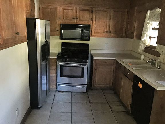 4th image of 2245 Wilkins St