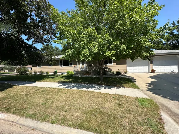 320 N Marshall St, Mitchell, SD 57301