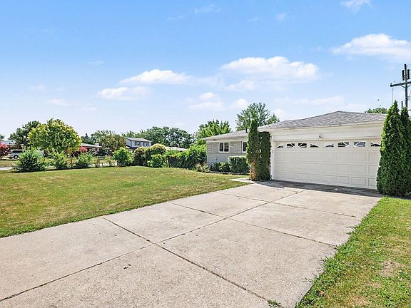 2nd image of 33221 Clifton Dr