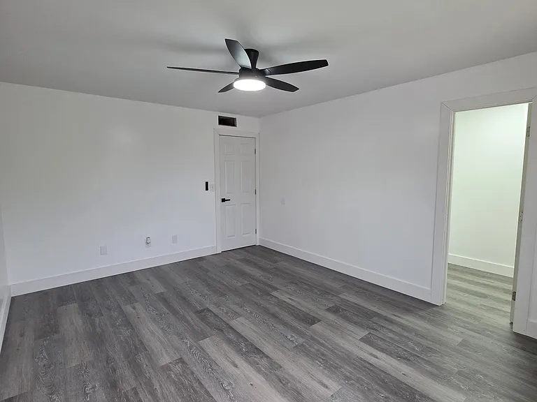 572 Bahia Cir #B — Photo 5