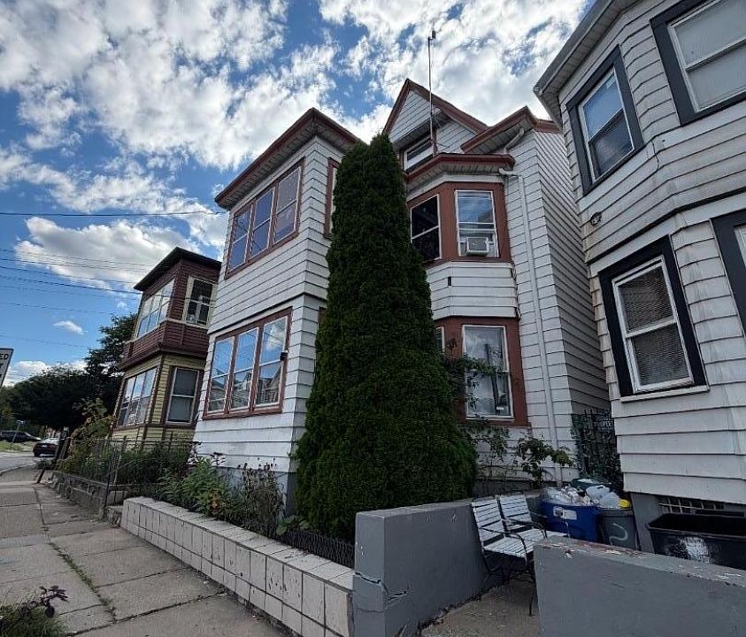 1st image of 1028 Madison Ave