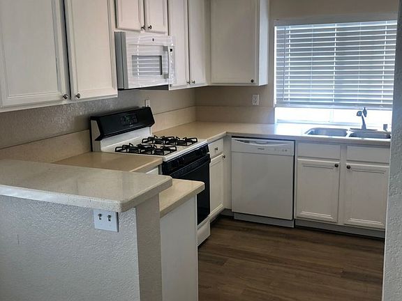 3rd image of 5201 S Torrey Pines Dr Unit 1271