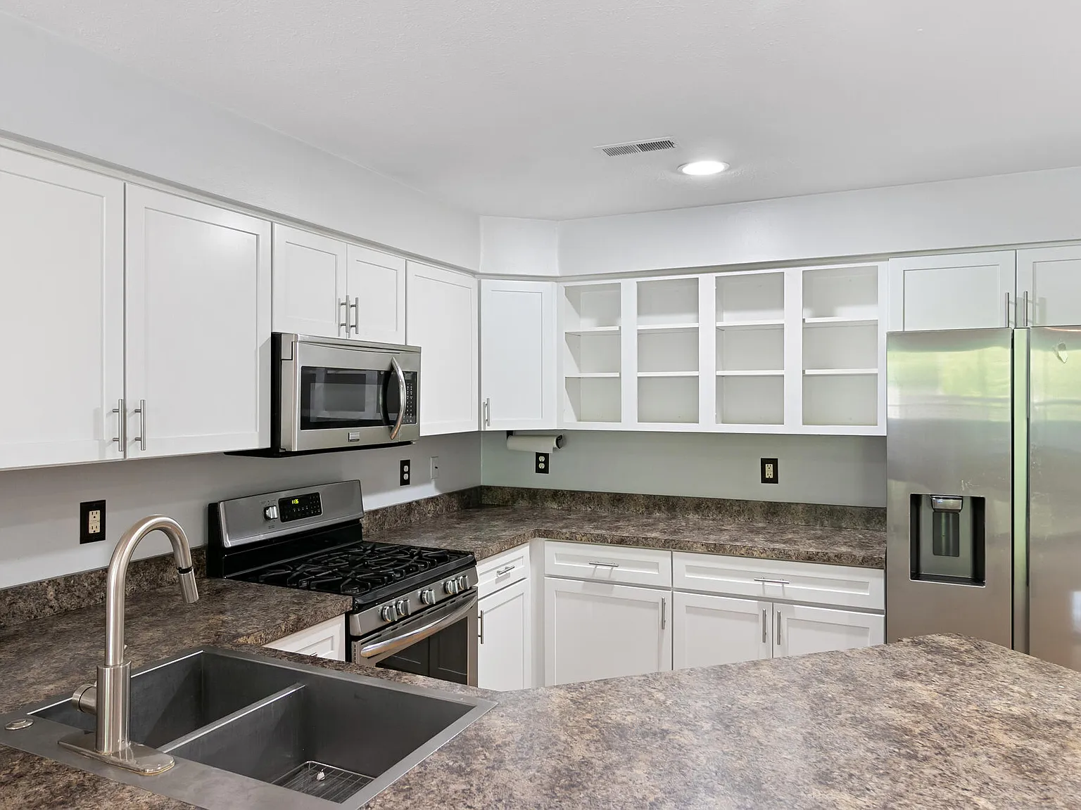 2 bed, 2.0 bath, 1101 sqft, $2,100 — Photo 4