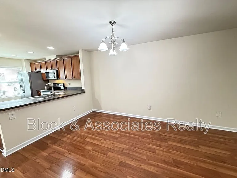8527 Quarton Dr — Photo 7