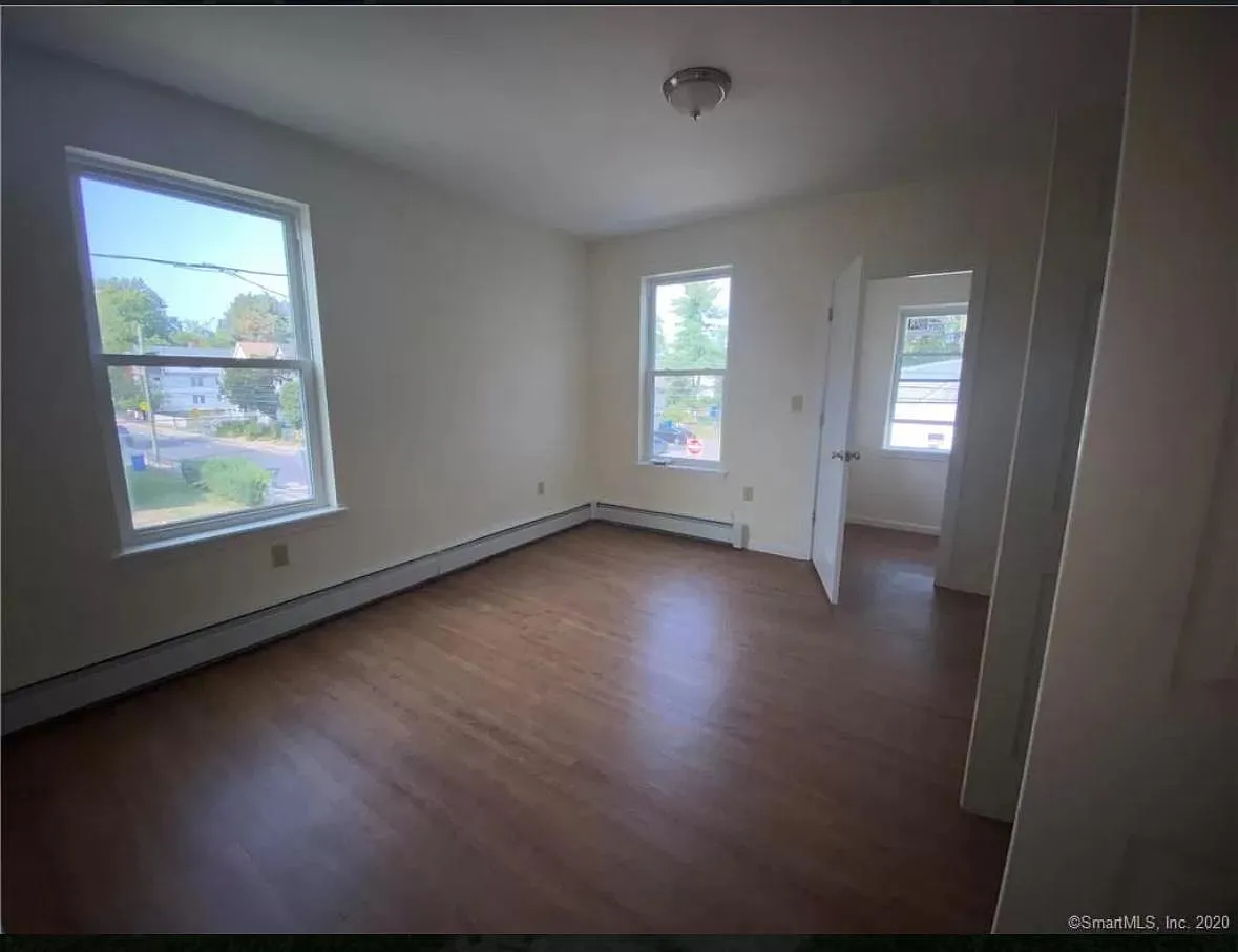 2 bed, 900 sqft, $1,500 — Photo 2