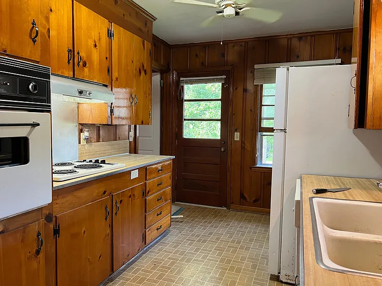 606 S Montgomery St — Photo 17