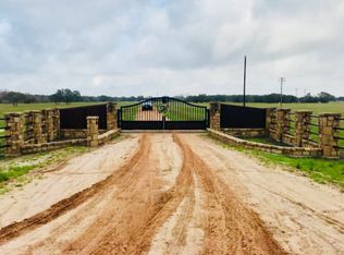 914 N Fm 444, Inez, TX 77968