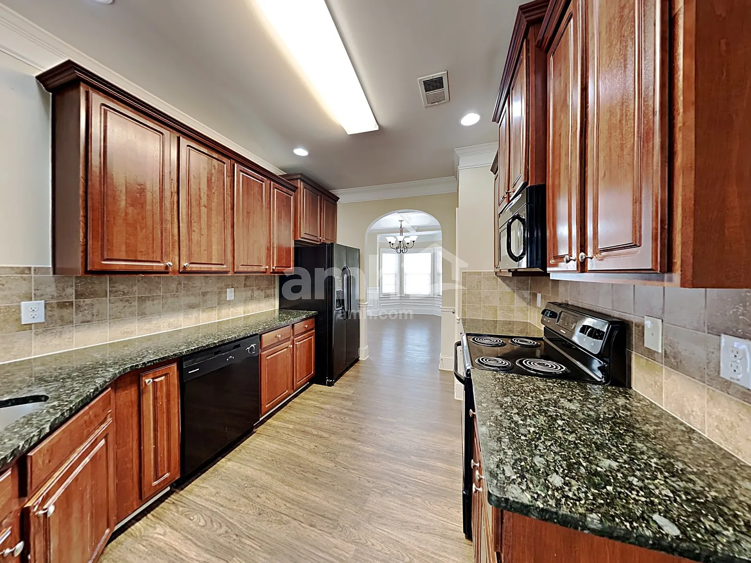 5 bed, 3.0 bath, 2553 sqft, $2,550 — Photo 3