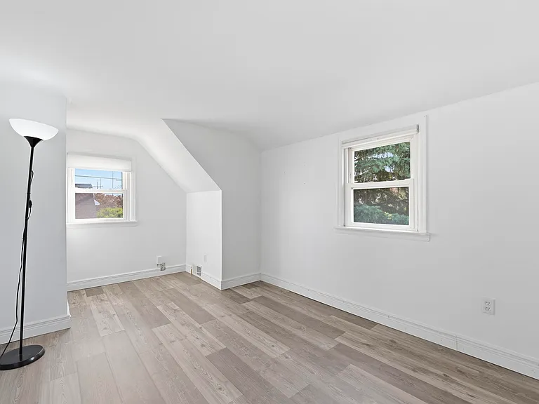 76 Schuyler Ave #2 — Photo 9
