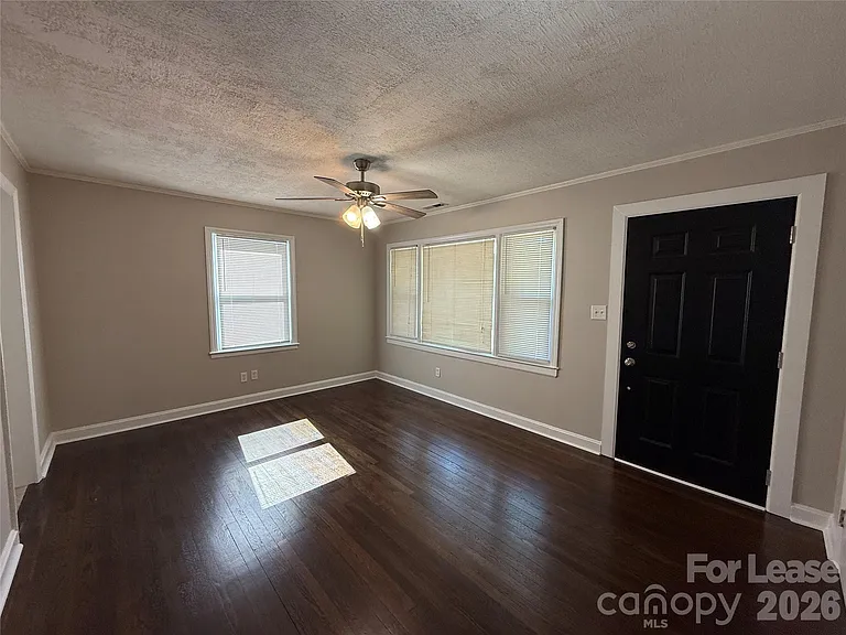 917 Spruce St — Photo 6