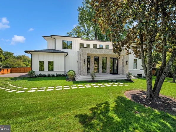 6116 Eastview St, Bethesda, MD 20817