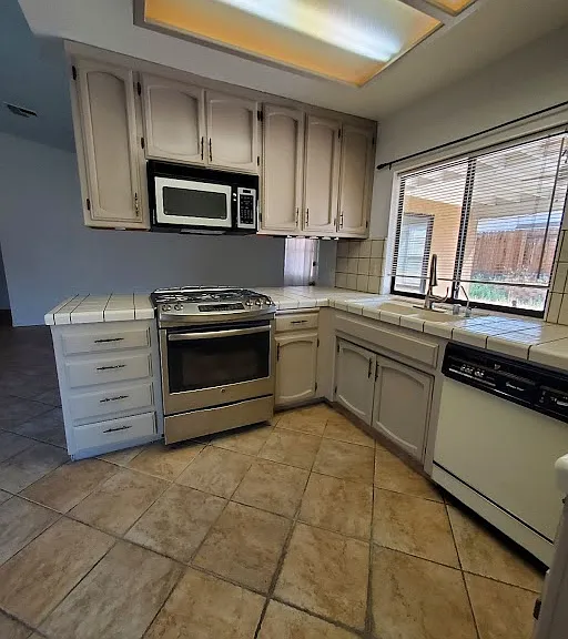 225 Michele St — Photo 10
