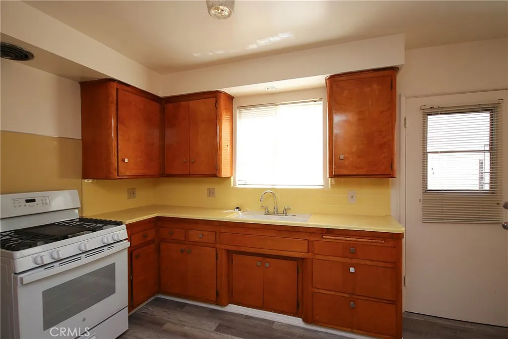 822 N Santa Anita Ave — Photo 4