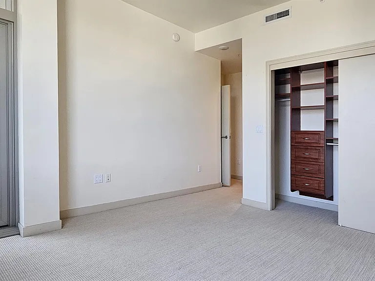 10610 NE 9th Pl — Photo 13
