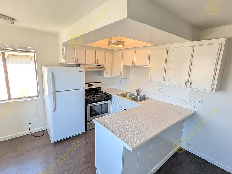 10758 Lawler St #7 — Photo 20