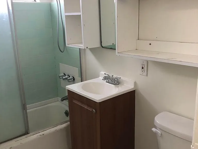 8815 Van Nuys Blvd #I — Photo 13