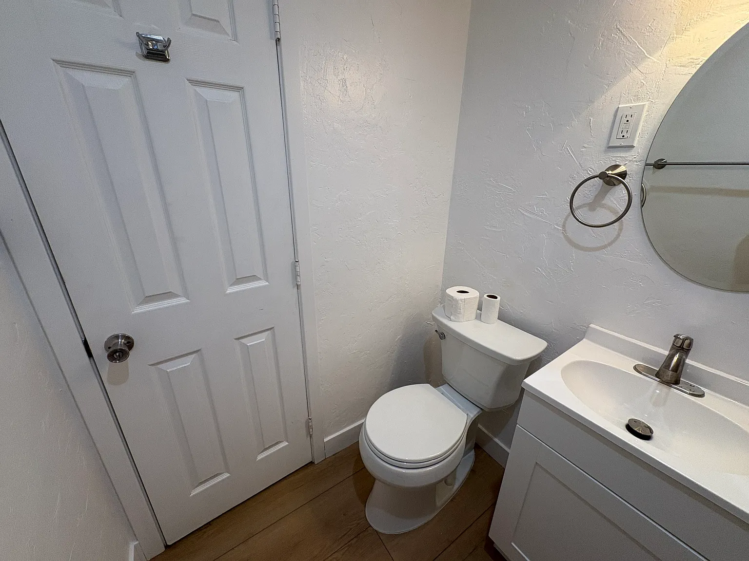 2 bed, 750 sqft, $2,995 — Photo 3