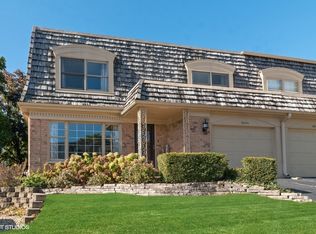 2S682 Avenue Normandy E, Oak Brook, IL 60523