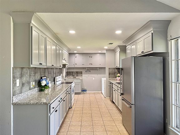 4th image of 8906 Leader St