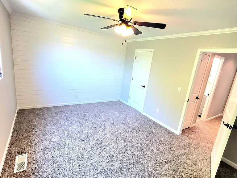 219 E 4th St #219 — Photo 28