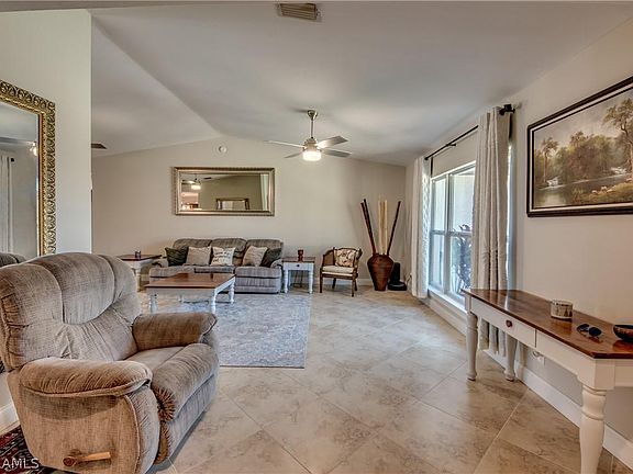 3rd image of 619 SW 52nd St