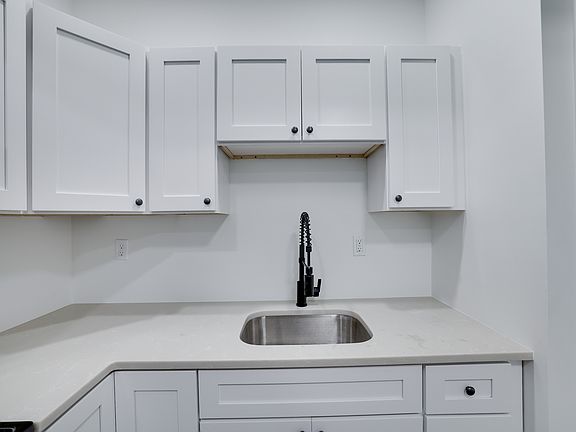 4th image of 123 Evergreen Ln #2