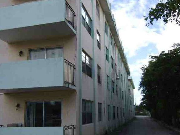 2nd image of 495 NW 72nd Ave APT 107