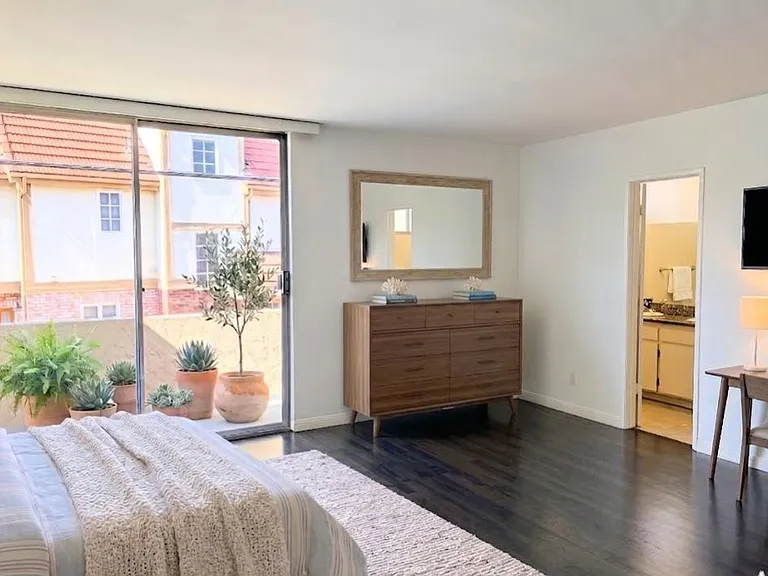 129 Marguerita Ave #J — Photo 12