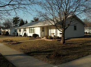 121 N Clear Lake Ave, Milton, WI