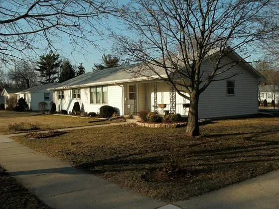 121 N Clear Lake Ave photo 1