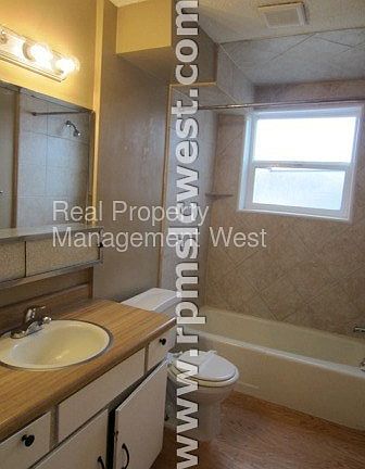 5th image of 4414 S Edgeware Ln