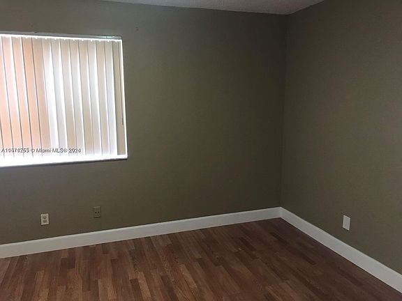 4th image of 842 NW 92nd Ave #842