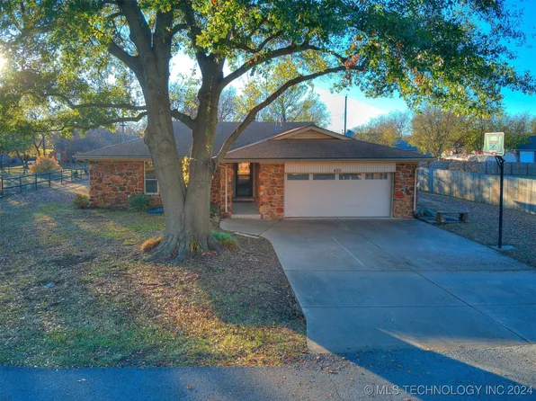 625 S Pecan St, Oologah, OK 74053