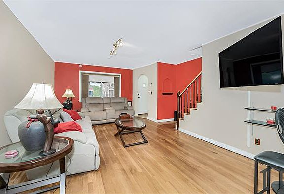 4th image of 2733 Tenbroeck Ave #1