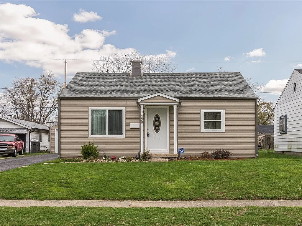 2325 Saint Paul St photo 1