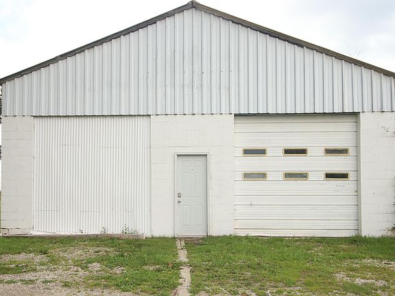 3rd image of 18528 Pardee Rd