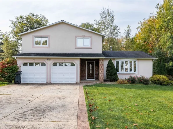 7733 Lisa Ln, North Syracuse, NY 13212