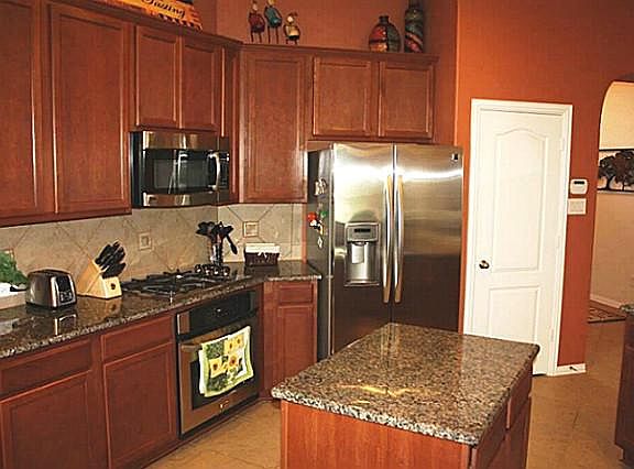 4th image of 614 Grayson Ln