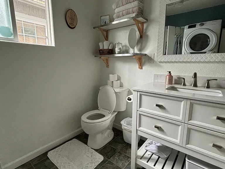 405 S Miller St — Photo 3