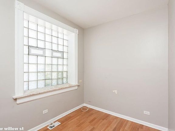 3rd image of 948 W Willow St #322