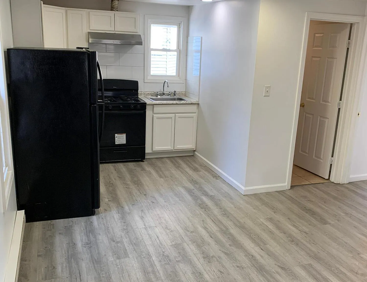 2 bed, 1.0 bath, 572 sqft, $975 — Photo 4