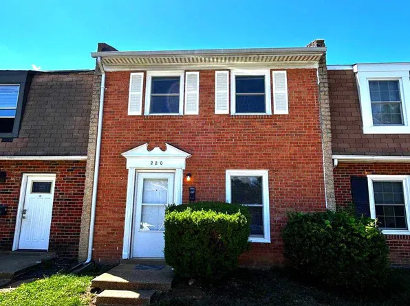220 Ivanhoe Ct, Fredericksburg, VA 22401