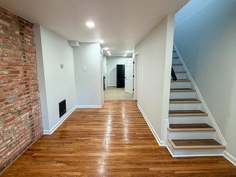 1226 W Pratt St — Photo 2