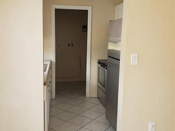 2nd image of 125 2nd St NE