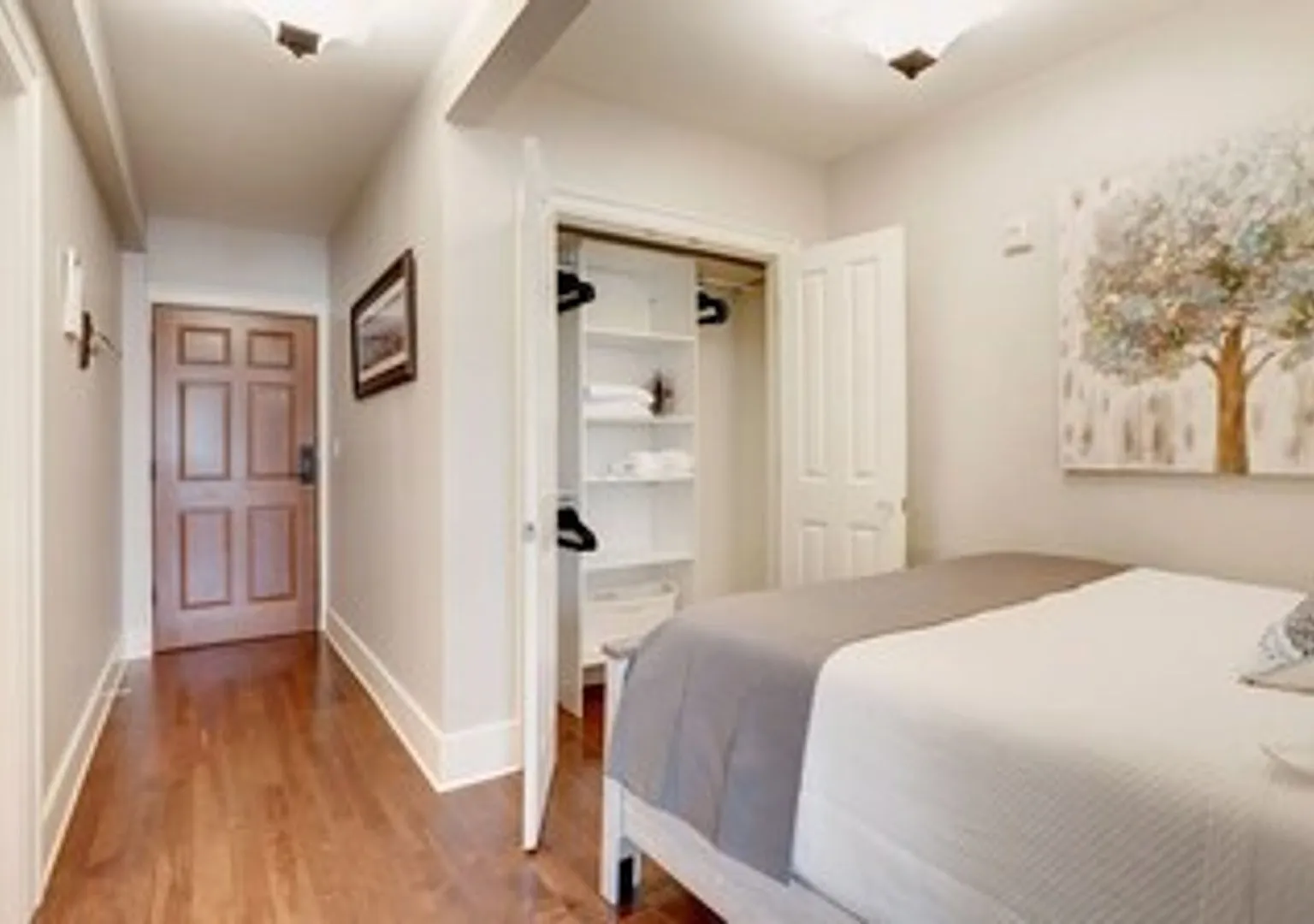 Townhouse Apartments — Photo 4