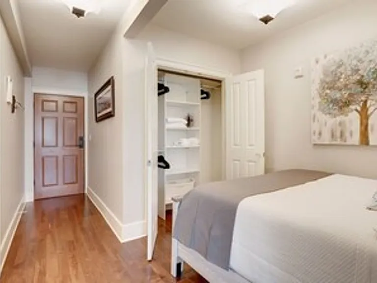 Townhouse Apartments — Photo 3